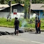 Blokade Jalan di Manokwari, Massa Desak Perbaikan Program MBG dan Copot Kepala BGN Papua Barat
